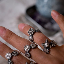 Size 5.5 - Three Flowers Silver Ring