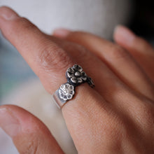 Size 5.5 - Three Flowers Silver Ring