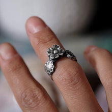 Size 5.5 - Three Flowers Silver Ring