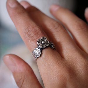 Size 5.5 - Three Flowers Silver Ring